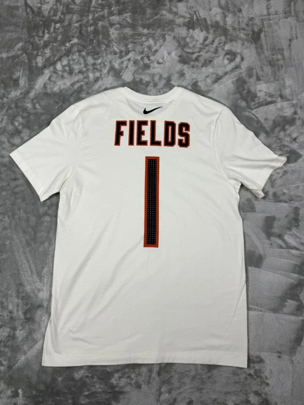 New Chicago Bears Shirt Men's Medium White NFL Football Justin Fields 1 Nike Tee